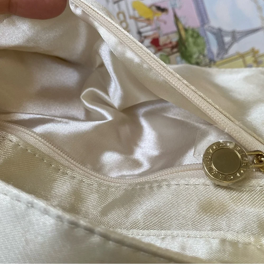 Bvlgari Ivory Satin Clutch Emirates Toiletries Amenity Pouch with Logo Gold Ring - Picture 9 of 15